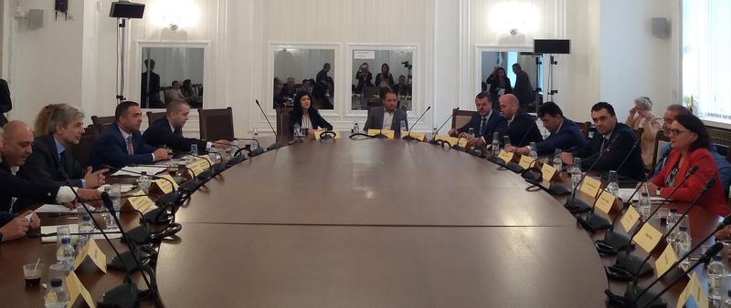 Екипът на МОСВ представи приоритетите си пред парламентарната Комисия по околната среда и водите - 01