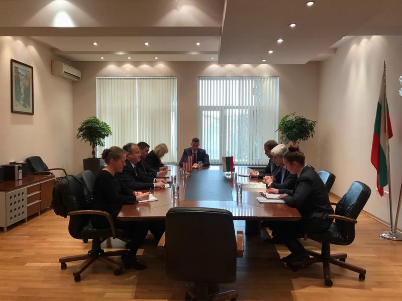 Министър Димов се срещна с посланика на САЩ - 01
