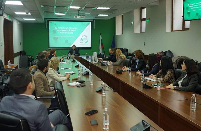 Министър Борислав Сандов обсъди аспектите на кръговата икономика с Българската стопанска камара - 2