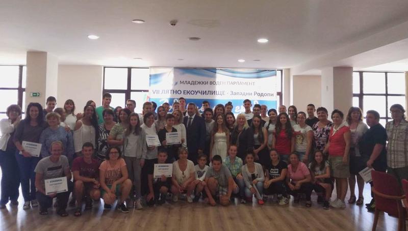 Млади еколози получиха сертификати от зам.-министър Николова - 01