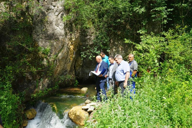 Министър Димитров инспектира извор „Врелото“ във връзка с водоснабдяването на Радомир - 01
