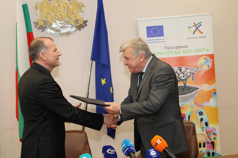 Minister Manol Genov signed contracts for water and sewerage infrastructure for 762 million BGN under the Environment Program - 7