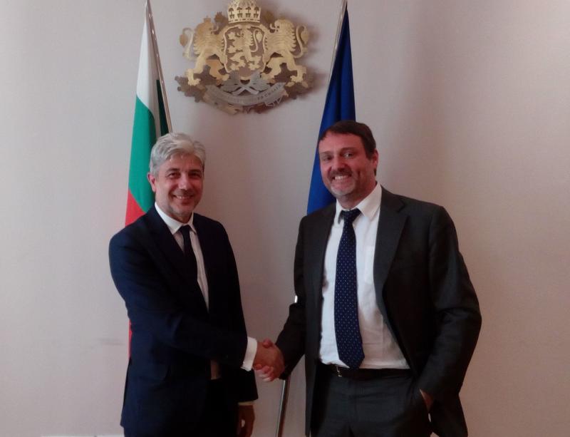 Министър Димов разговаря с директора на Европейския регионален офис на Международния съюз за защита на природата - 01