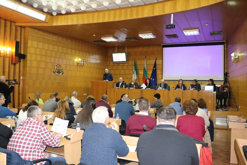 Извънредно заседание на Общинския съвет в Разград - резултати от действията за локализиране на причинителите на неприятни миризми - 01